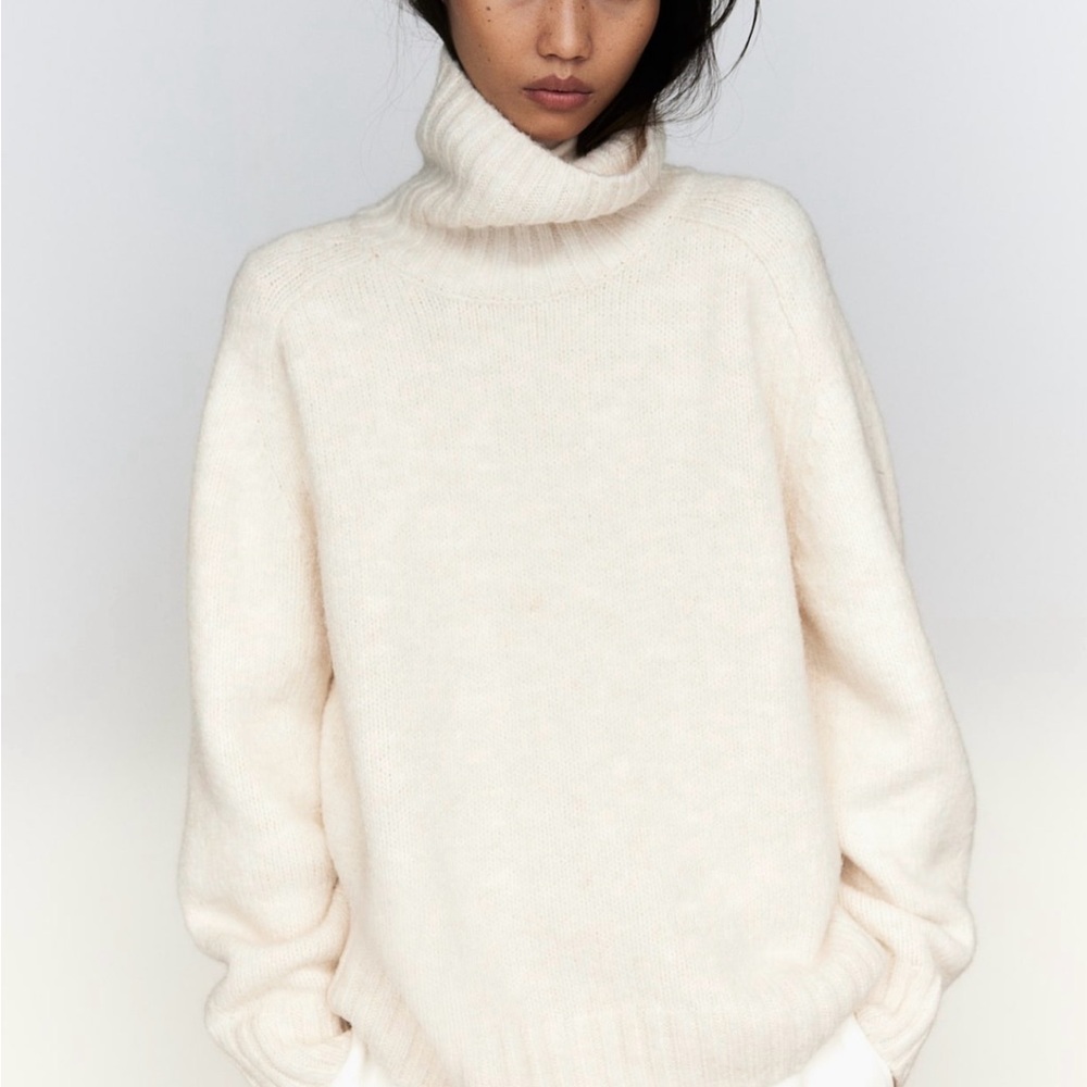 Abercrombie & Fitch Cream Turtleneck Sweater – Brand New With Tags